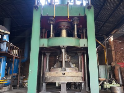 2000T Pressmaskin